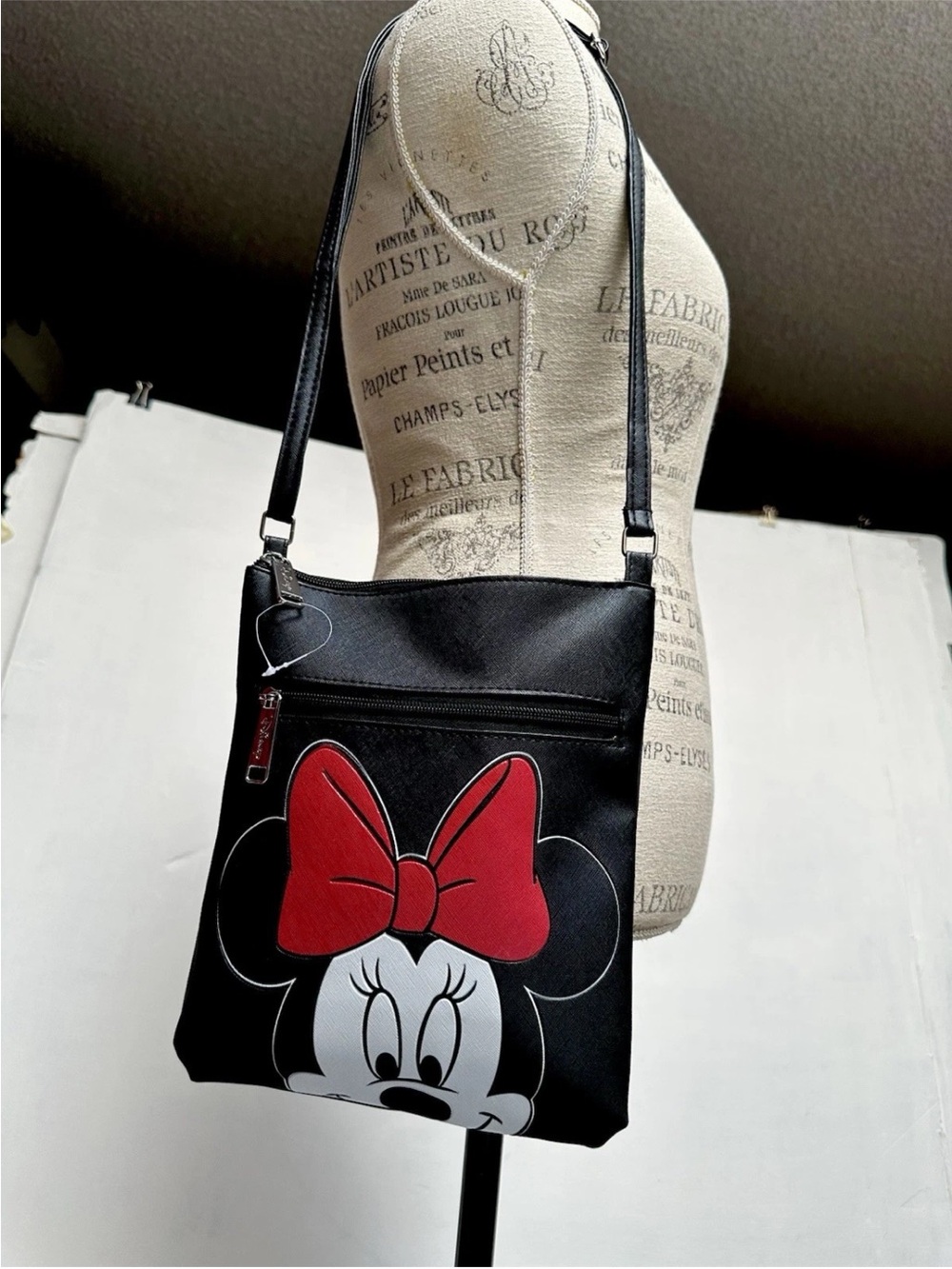 BRAND NEW DISNEY MINNIE MOUSE CROSSBODY PURSE PASSPORTS TRAVEL BAG 8.5”x 10.5” - Picture 3 of 13